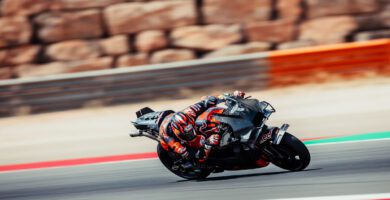 Maverick Viñales en los test de Aragón