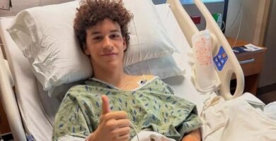 Ángel Piqueras tras ser intervenido de la fractura de fémur