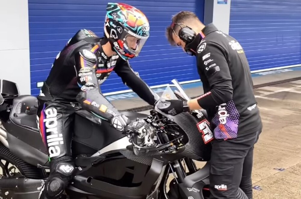 Lorenzo Savadori Aprilia MotoGP Jerez test 850cc